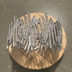 Elegant Silver Toned Stretch Crystal Bracelet